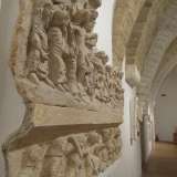 Le riproduzioni dell�arte romanica si riscontrano anche nell�area di Monte Sant'Angelo sopratutto nella riproduzione del timpano del portale principale della chiesa di San Giovanni, dove si possono osservare episodi della passione di Cristo e un particolare della sua cattura